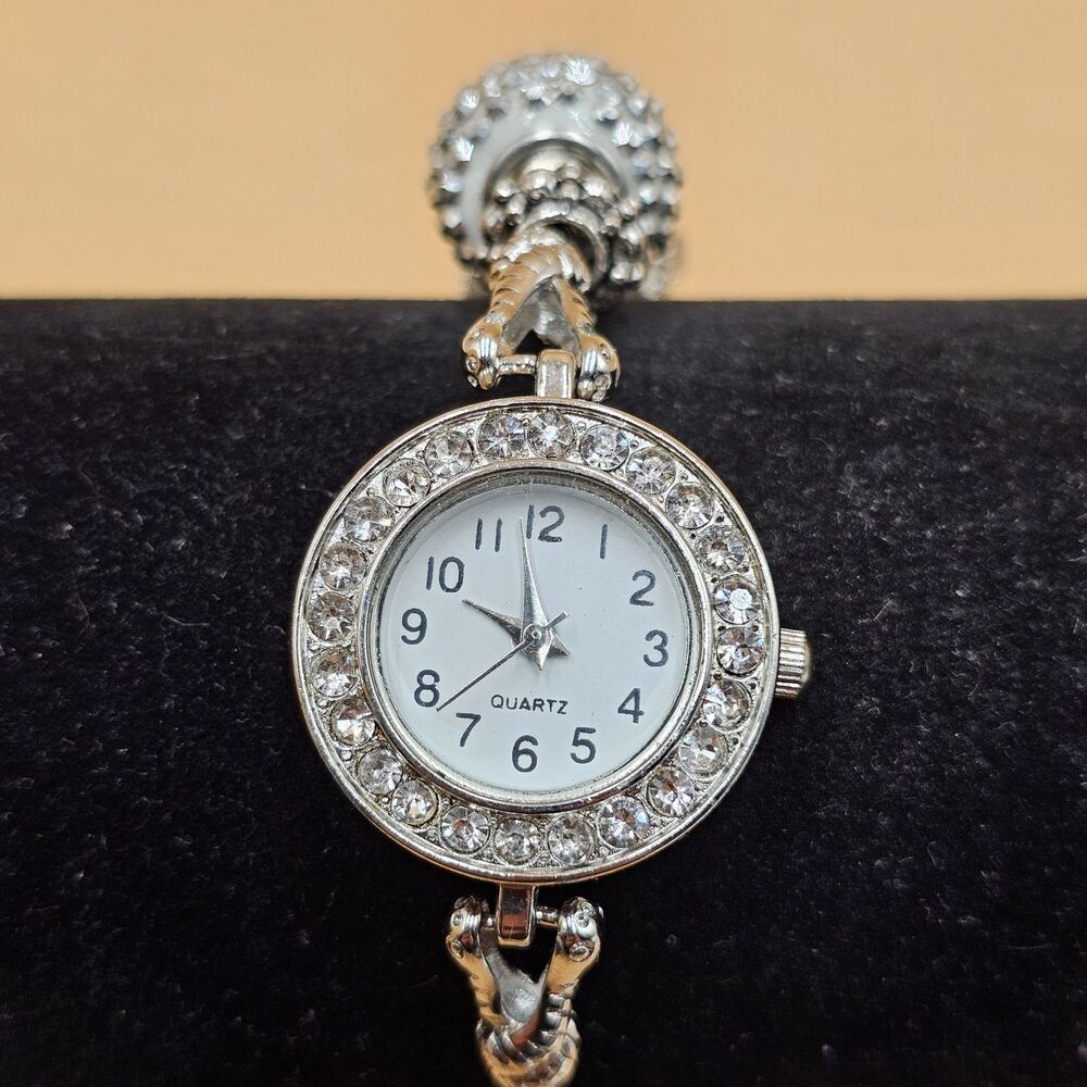 Vintage Ladies Rhinestone Quartz Fashion Wristwatch New Battery Runs Great
